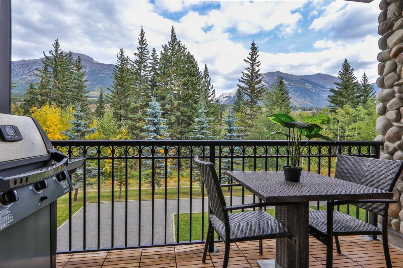 The Mountaineer By Instantsuites Pool & Hottub Canmore Exterior photo