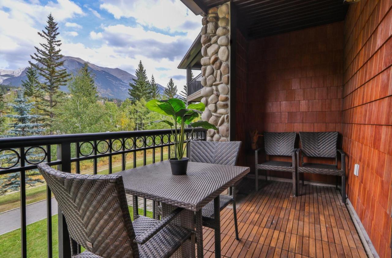 The Mountaineer By Instantsuites Pool & Hottub Canmore Exterior photo