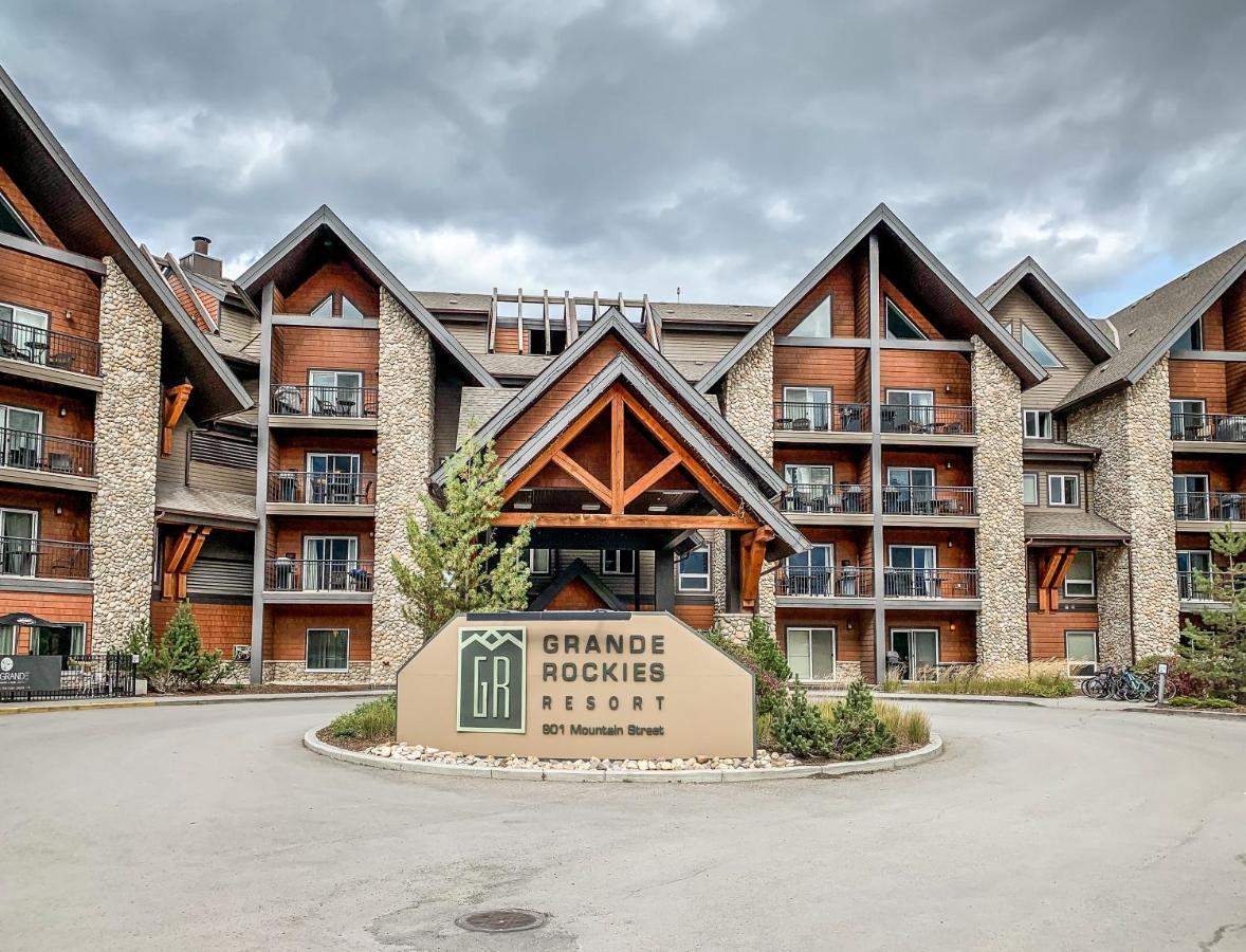 The Mountaineer By Instantsuites Pool & Hottub Canmore Exterior photo