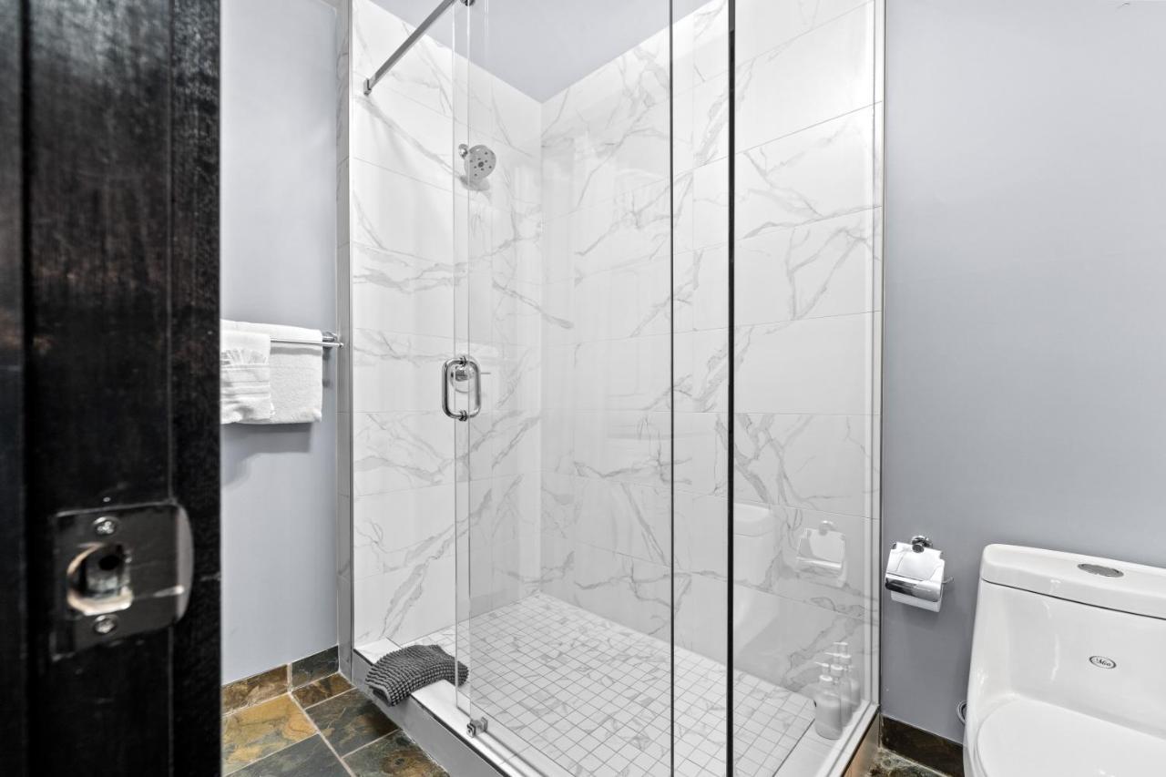The Mountaineer By Instantsuites Pool & Hottub Canmore Exterior photo