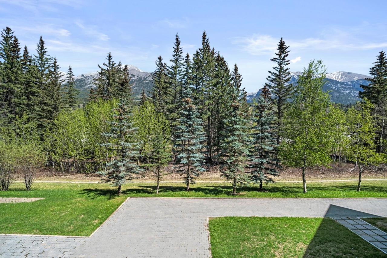 The Mountaineer By Instantsuites Pool & Hottub Canmore Exterior photo
