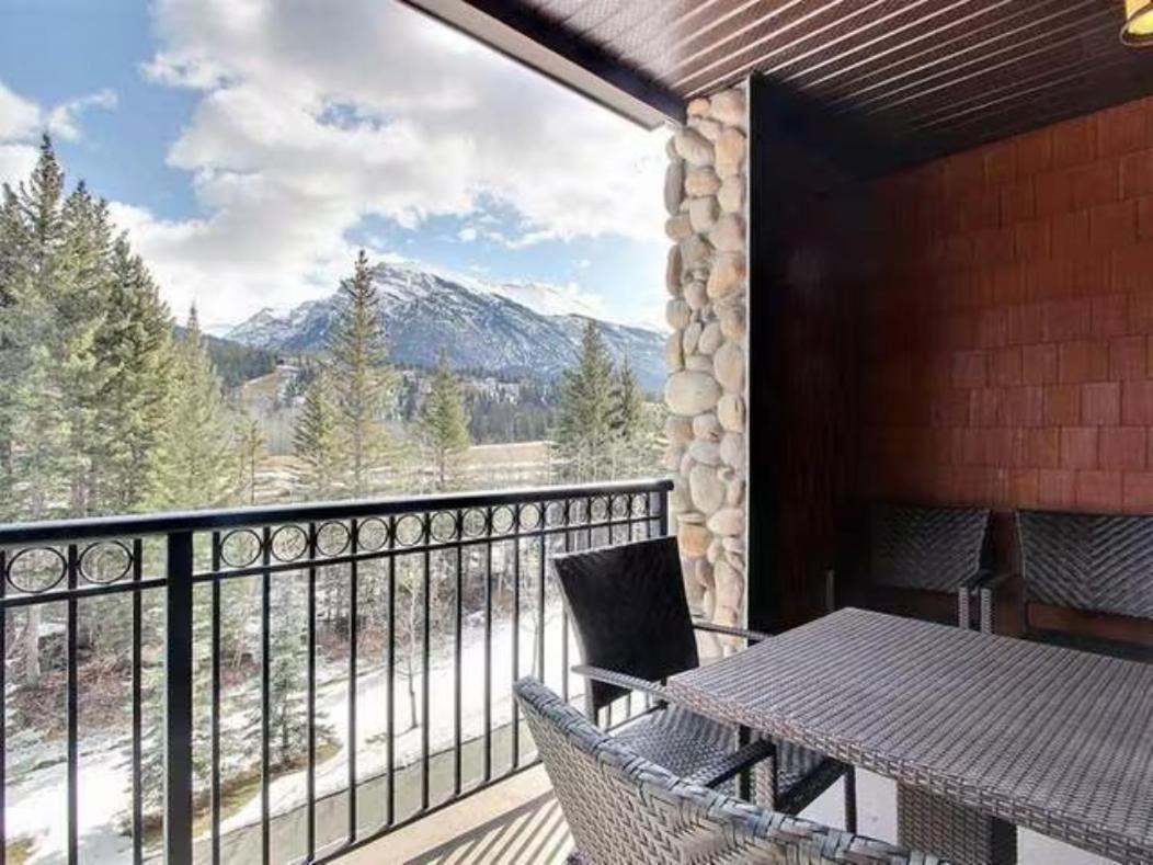 The Mountaineer By Instantsuites Pool & Hottub Canmore Exterior photo