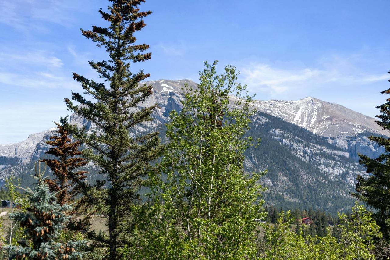 The Mountaineer By Instantsuites Pool & Hottub Canmore Exterior photo