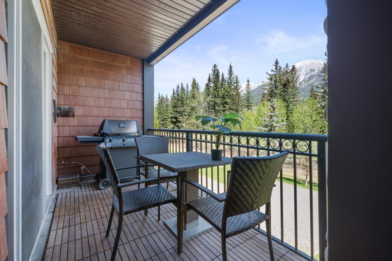 The Mountaineer By Instantsuites Pool & Hottub Canmore Exterior photo